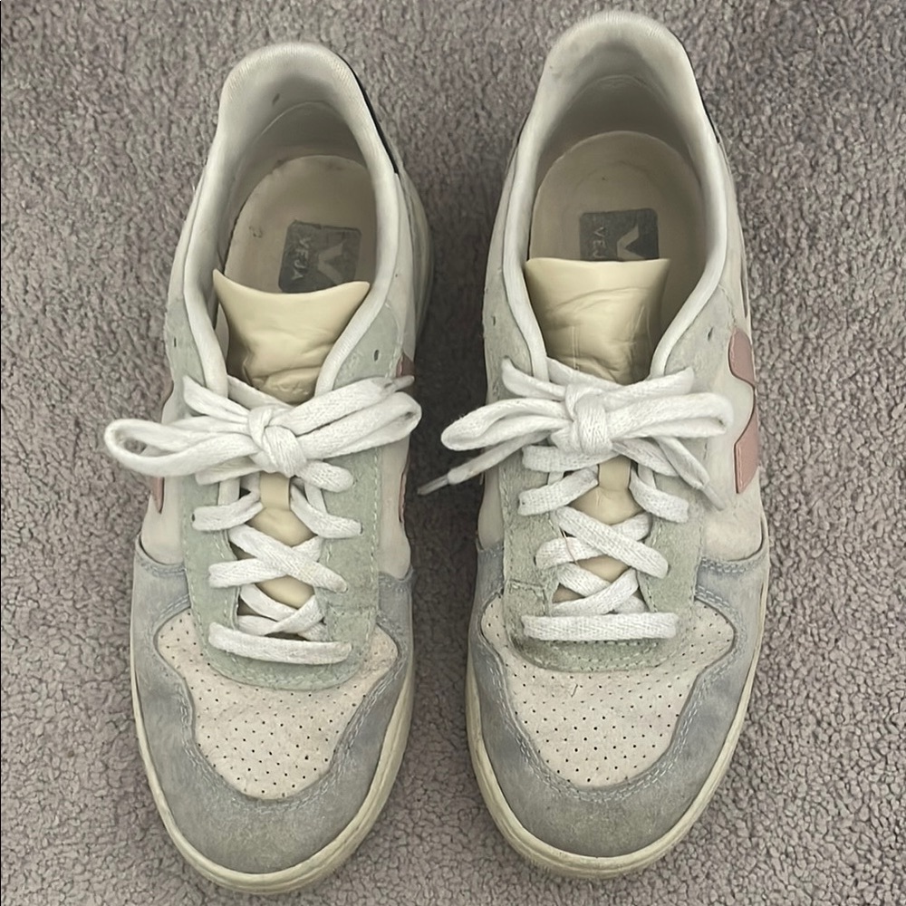 Veja Sneakers Classic Design